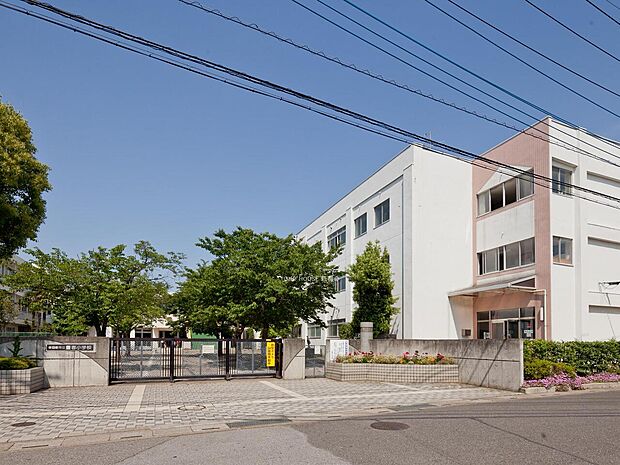 豊春小学校まで約1300m