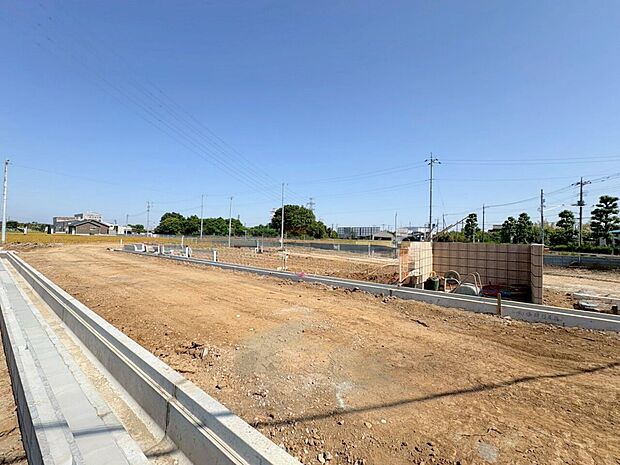建築条件付きの売地です。現地を実際にご確認下さい。