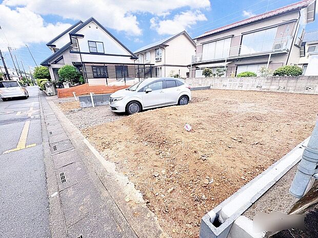 小学校まで徒歩6分でお子様の通学も安心です。(令和8年5月 撮影)