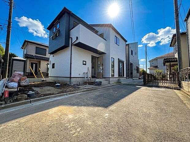 2階ホールからバルコニーへ出入りできる動線です。(令和8年8月撮影)