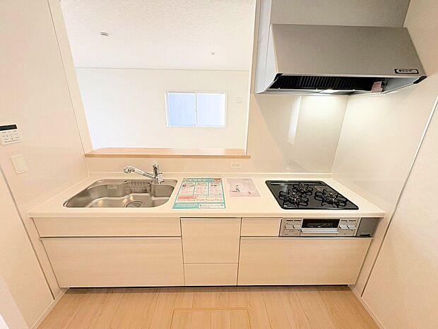 こだわり抜いたキッチンは居心地の良さだけでなく、統一感ある空間に仕上げました。