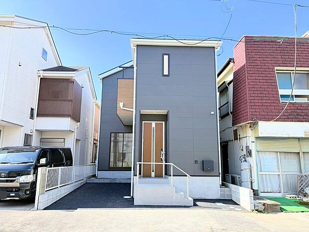 東浦和駅徒歩15分、全居室6帖以上、収納スペースの多い間取りです。