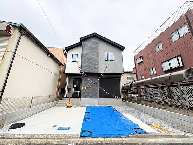 小・中学校まで徒歩9分以内でお子様の通学も安心です。