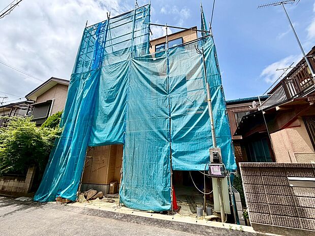 スーパー、コンビニまで徒歩250m内で買い物も便利です。(令和8年5月 撮影)