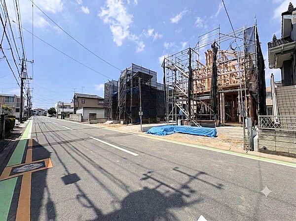 周辺環境とのコラボレーションにより統一感を演出。(令和8年7月撮影)