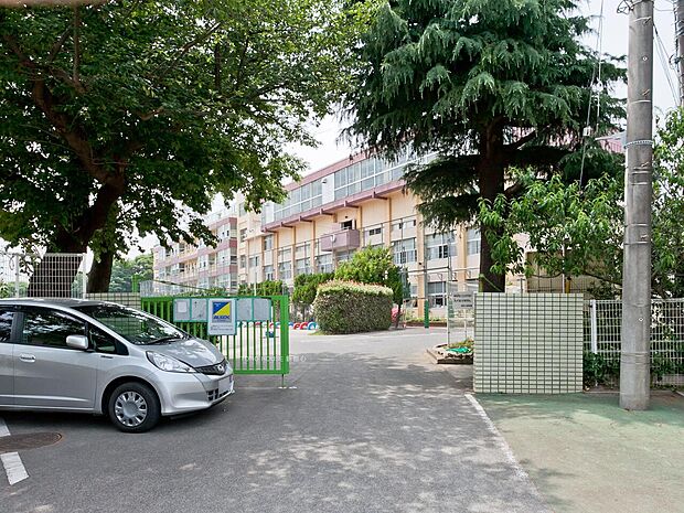 根岸小学校まで約970m