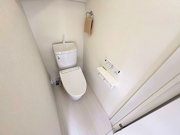 白を基調としたシンプルながらも落ち着くデザイン。