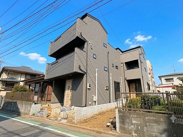 自然と家族のコミュニケーションが生まれるリビングイン階段を採用。(令和8年6月 撮影)