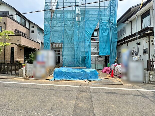 カースペースには並列で2台駐車可能です。(令和8年7月撮影)
