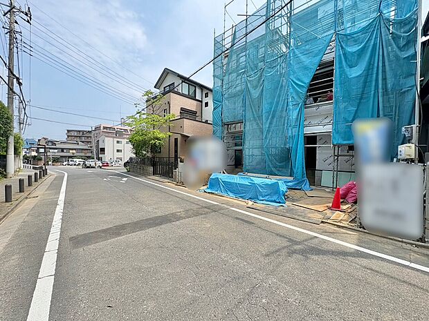 リビングには床暖房完備で寒い季節も快適。(令和8年7月撮影)