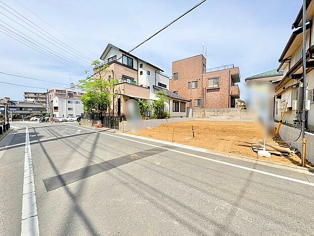 リビングには床暖房完備で寒い季節も快適。(令和8年6月 撮影)