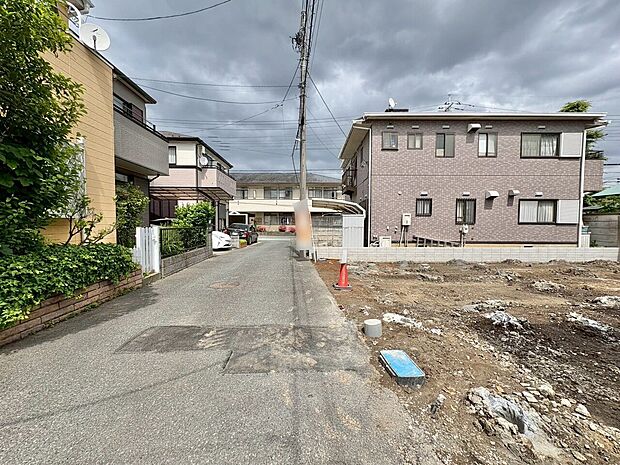 雨や風、雪などから車を守ってくれるビルトインガレージを採用。(令和8年5月 撮影)