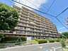 外観：小中学校が目の前でお子様の通学も安心です。