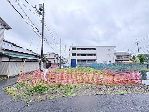 閑静な住宅街に佇み、暮らしやすい住環境です。(令和8年5月 撮影)
