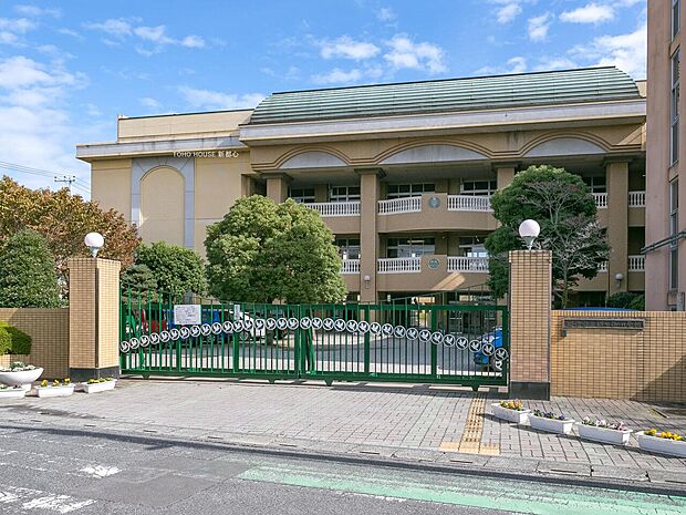 越ケ谷小学校まで約350m