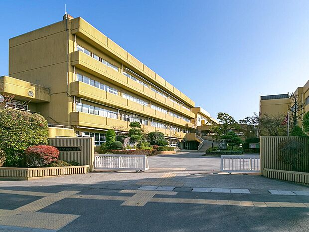 中央中学校まで約1000m