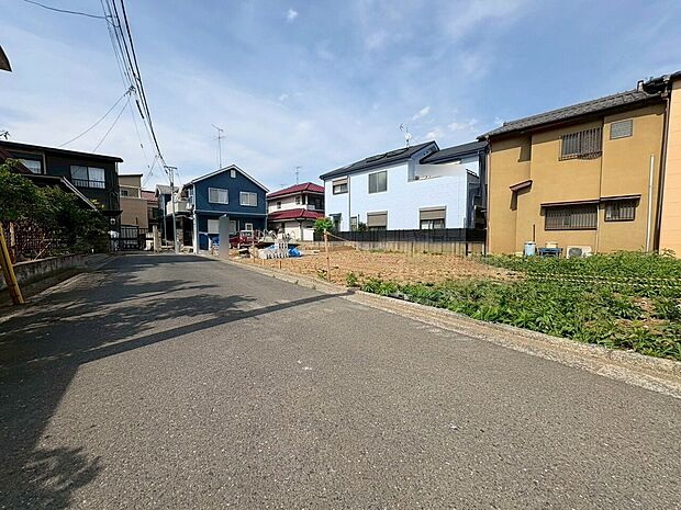 右側が当物件。水回りをまとめた家事ラク設計。(令和8年6月 撮影)