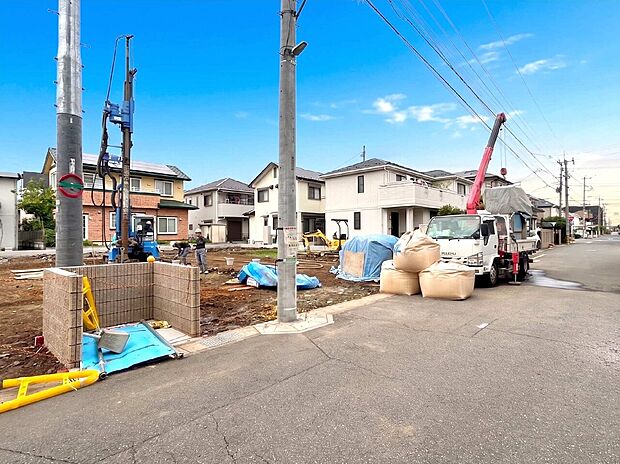 バルコニーを二面確保、陽光が差し込む温かみのあるお住まいです。(令和8年6月 撮影)
