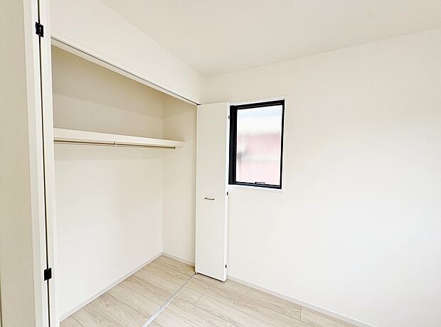 全居室に収納を完備したストレスフリーな住まいです。