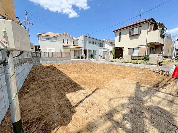 小学校まで徒歩7分、角地に面しており採光・通風良好です。(令和8年6月 撮影)