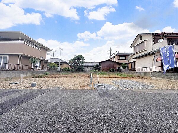 南公道に面した整形地。建築条件付きの売地です。(令和8年8月撮影)