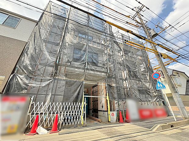 リビングには床暖房が設置され楽しい時間をより快適にしてくれます。(令和8年6月 撮影)