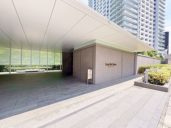 オートロック、防犯カメラ、24時間有人管理など、充実のセキュリティで安心してお住まい頂けます。