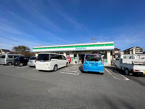 ファミリーマート 上尾中妻五丁目店まで約300m