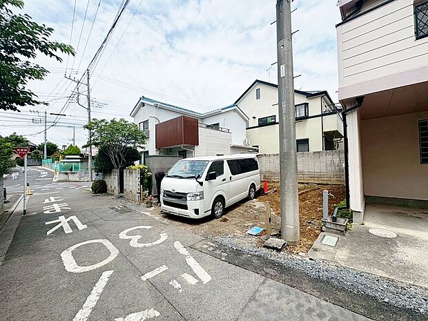 リビングには床暖房を完備し、寒い季節も快適に過ごせます。(令和8年6月 撮影)