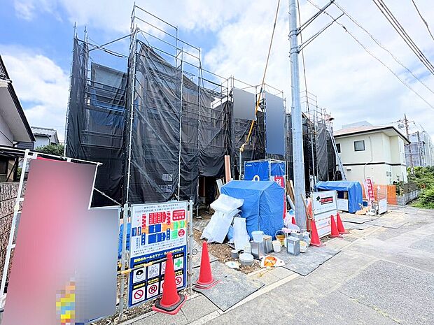 カースペースには並列で2台駐車可能です。(令和8年8月撮影)