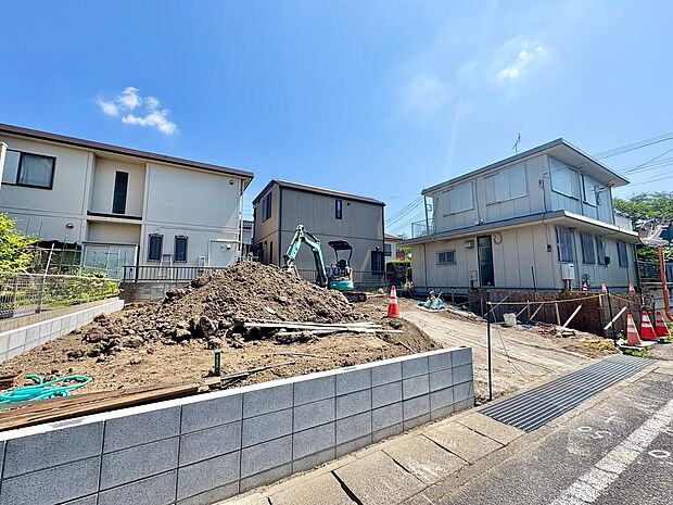 敷地面積は広々40坪以上、全居室2面採光で陽当たり・通風良好です。(令和8年7月撮影)