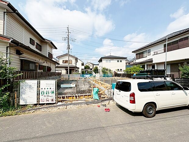 開放感のある二方に面した邸宅。陽当り良好なお住まい。(令和8年6月 撮影)