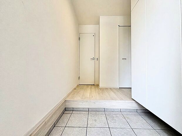 ドアを開けた瞬間、そのきらびやかさに感動する空間。