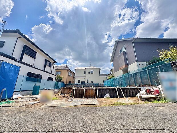 近隣には買い物施設が充実しています。(令和8年8月撮影)