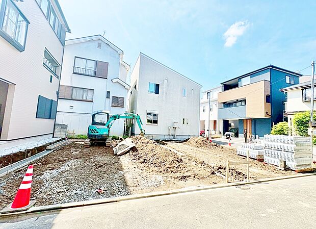 左側が当物件。全居室6帖以上の3LDK。(令和8年6月 撮影)