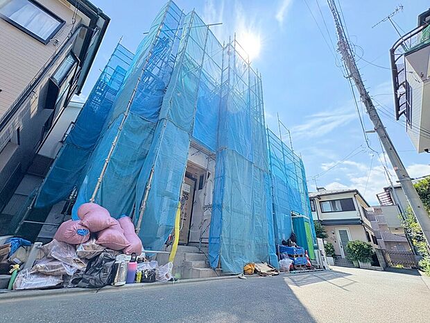 キッチンからリビング全体を見渡せる設計。(令和8年8月撮影)