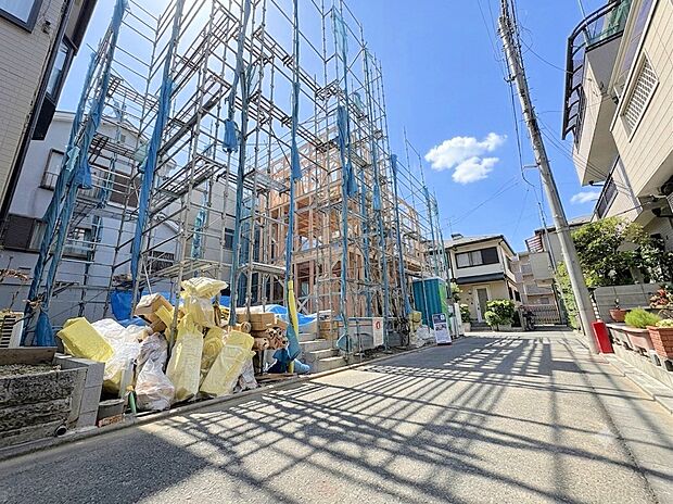 キッチンからリビング全体を見渡せる設計。(令和8年8月撮影)