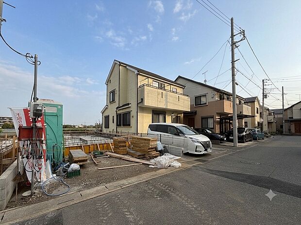 バルコニーに面した主寝室は広々8帖。(令和8年7月撮影)