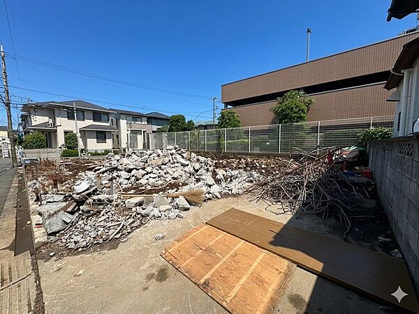 北上尾駅から徒歩7分、スーパー、コンビニ、ドラッグストアまで約450m以内の立地。(令和8年6月 撮影)