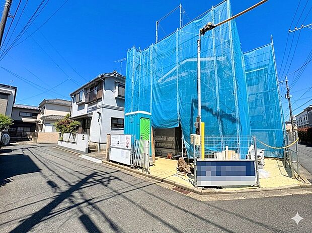 20帖のLDKは会話が弾む対面式キッチンを採用。(令和8年6月 撮影)