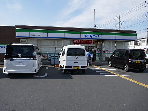 ファミリーマート川口朝日三丁目店まで約450m