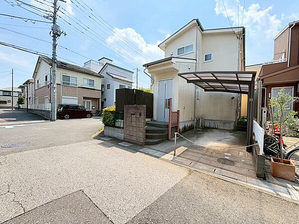 周辺には自然公園が豊富で、子育てに最適な環境です。