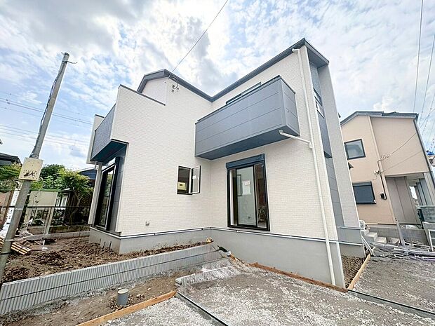 優雅な佇まいの邸宅。重厚感ある意匠に心魅せられます。(令和8年6月 撮影)