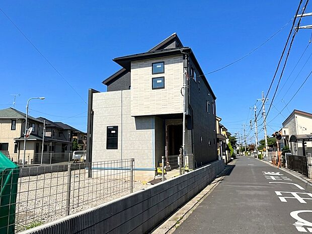 小・中学校まで徒歩8分圏内、お子様の通学も安心です。(令和8年6月 撮影)