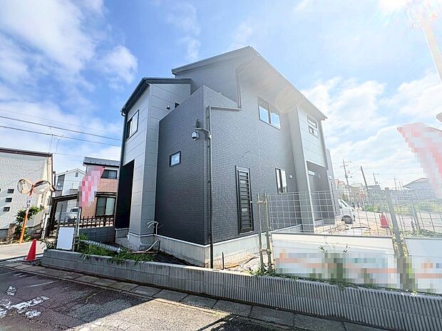 17帖のLDK横には4.5帖の続き間洋風和室を備えています。(令和8年6月 撮影)