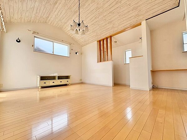 住む人の暮らしを心地よく彩り、愛着の深まるリビング空間へ。