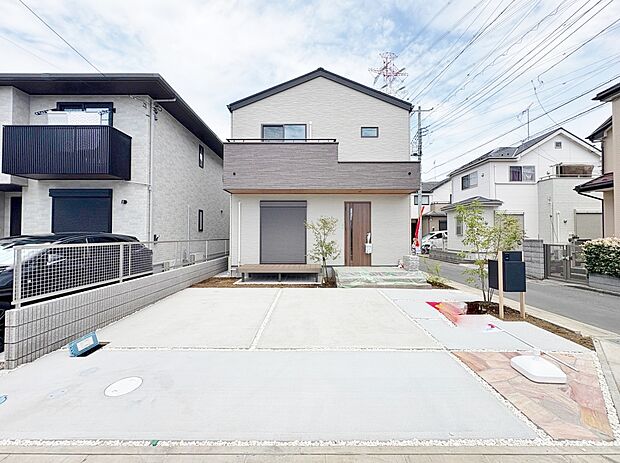 桶川駅まで徒歩19分、買い物便利な住環境です。
