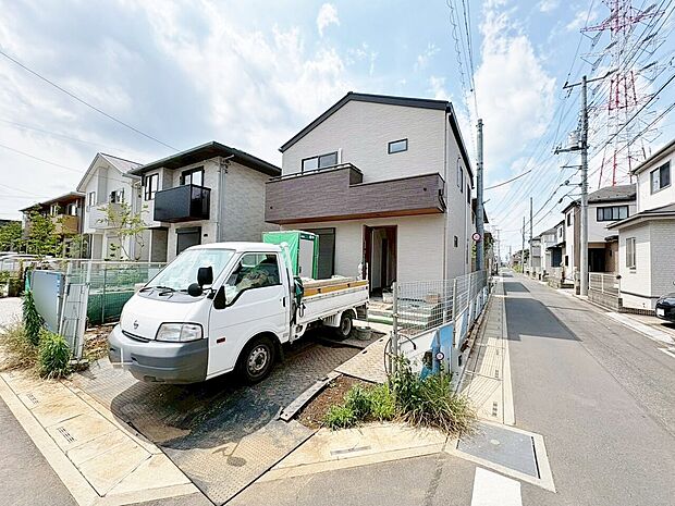 開放感のある角地に面しており、陽当り良好です。(令和8年6月 撮影)
