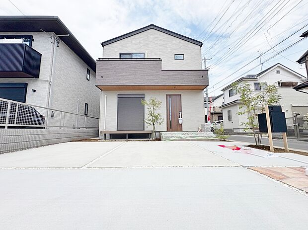 太陽光パネル付きのオール電化住宅。かけがえのない街並みや風景が広がります。