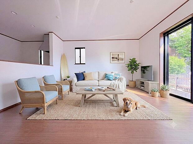 窓から注ぐ明るい陽差しが、広々としたLDKを演出。※現況物件写真にCG画像処理済み